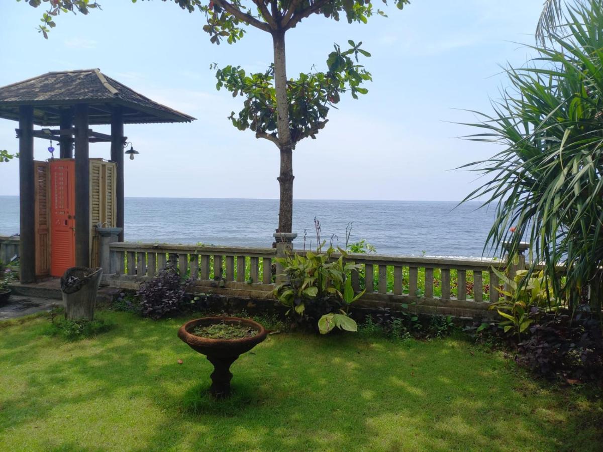 Bali North Beach B&B Tianyar Exteriör bild