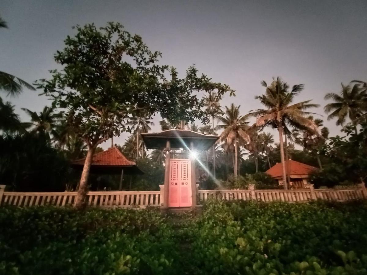 Bali North Beach B&B Tianyar Exteriör bild