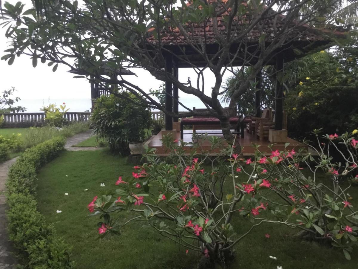 Bali North Beach B&B Tianyar Exteriör bild
