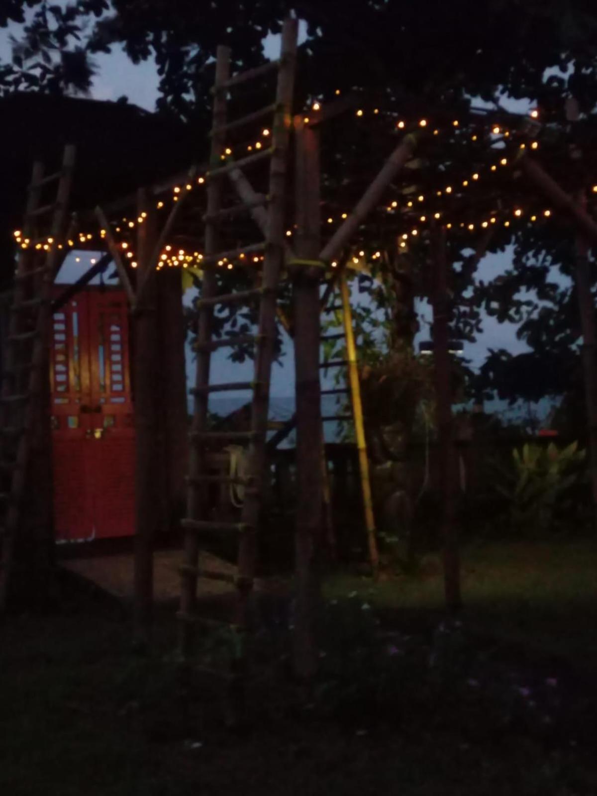Bali North Beach B&B Tianyar Exteriör bild