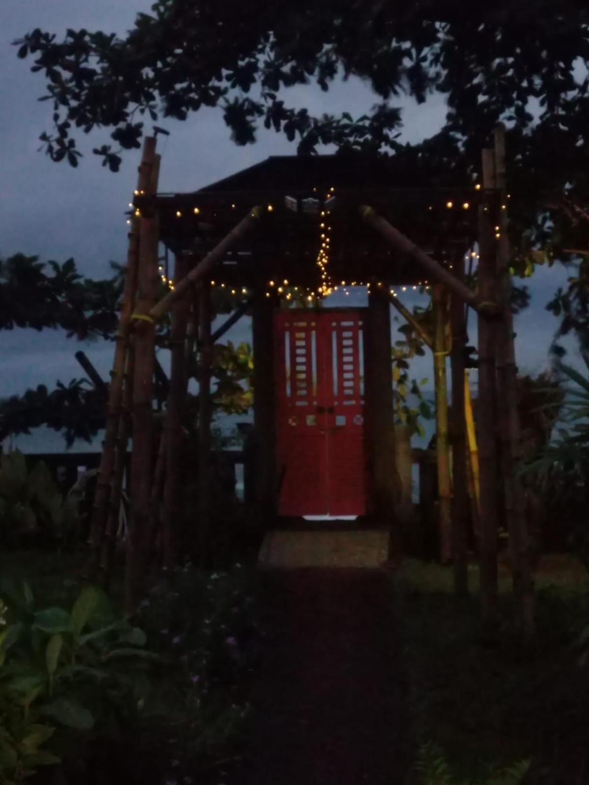 Bali North Beach B&B Tianyar Exteriör bild