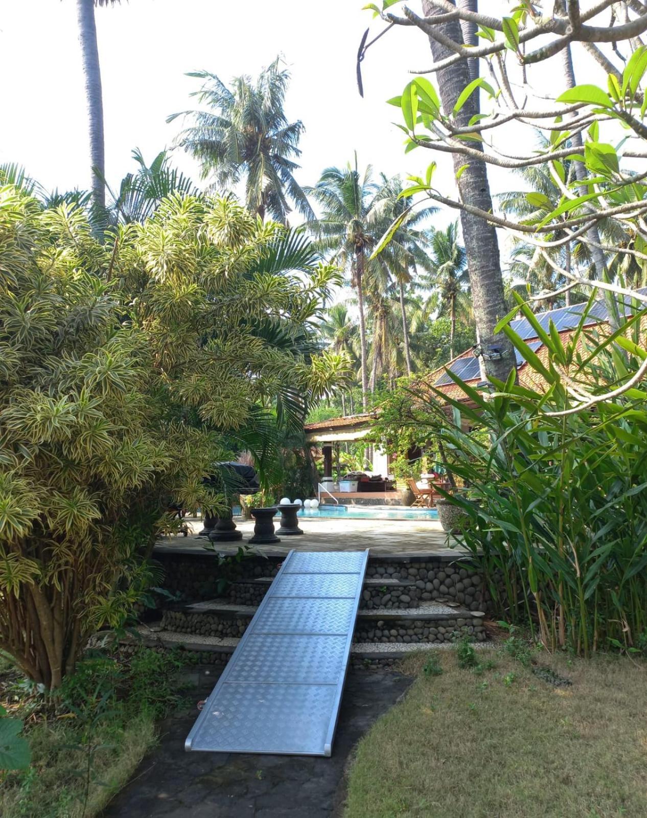 Bali North Beach B&B Tianyar Exteriör bild