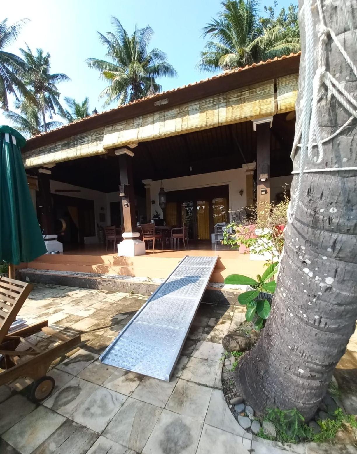 Bali North Beach B&B Tianyar Exteriör bild