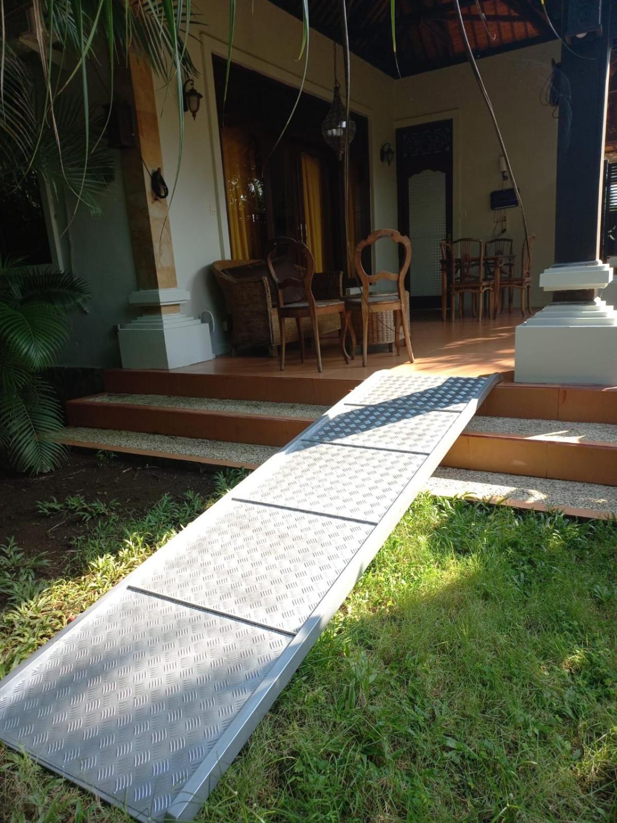 Bali North Beach B&B Tianyar Exteriör bild