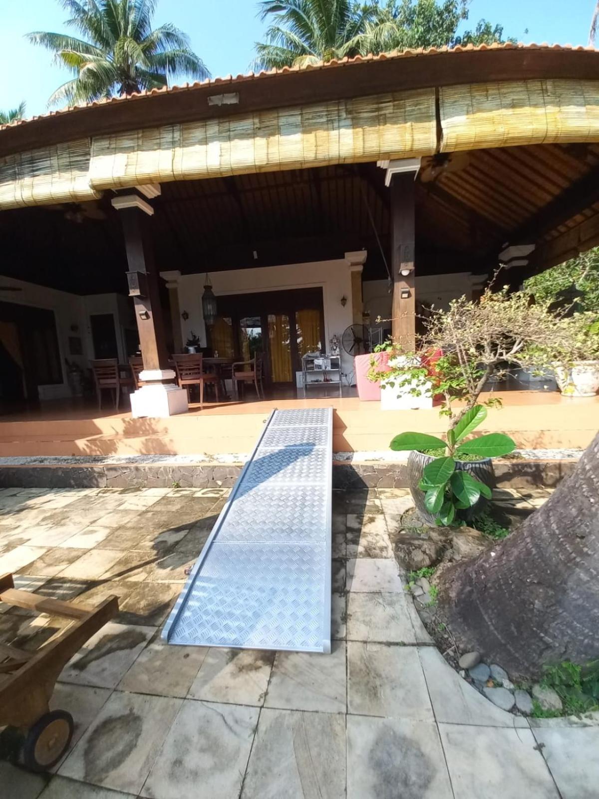 Bali North Beach B&B Tianyar Exteriör bild