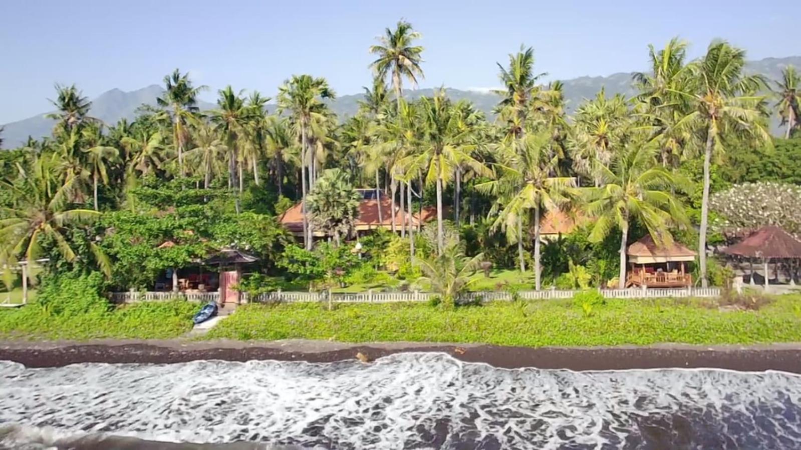 Bali North Beach B&B Tianyar Exteriör bild